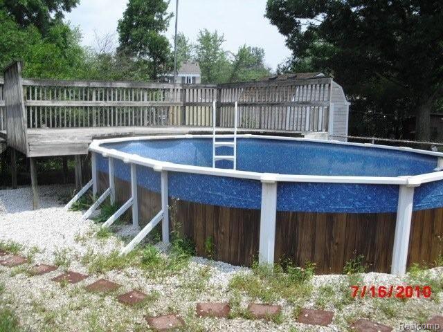 34669 Devonshire Road New Baltimore, MI 48047 - Photo 11 of 12 34669 Devonshire (33)