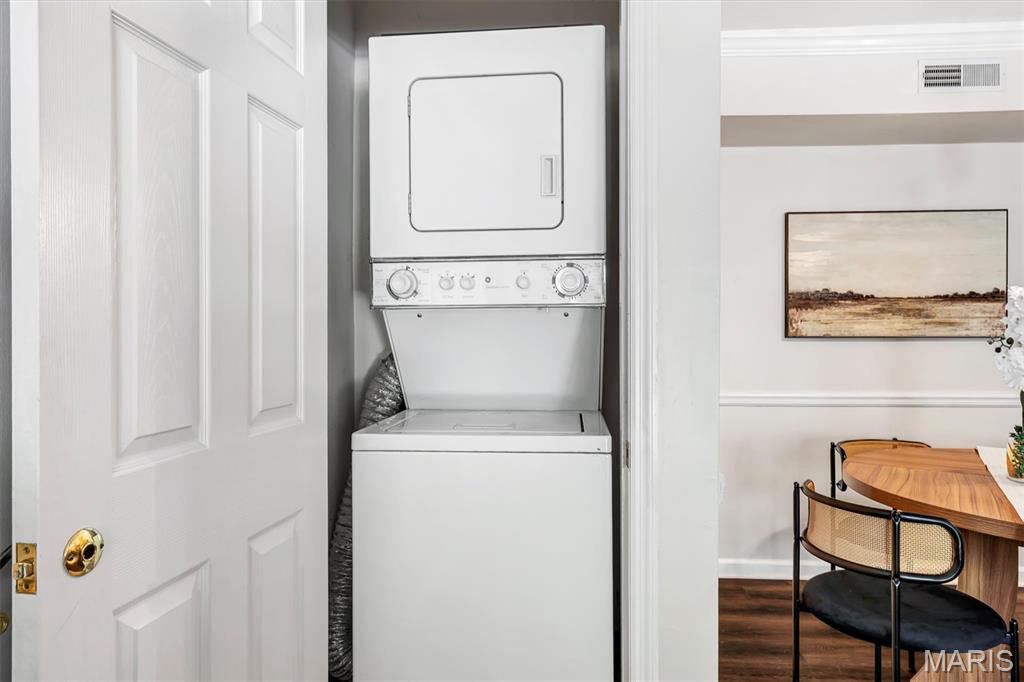 425 South Geyer Road, Unit H St. Louis, MO 63122 - Photo 3 of 18 Gallery Image 3