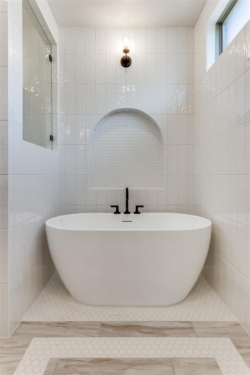 521 Aermotor Loop Weatherford, TX 76085 - Photo 26 of 36 Primary Bathroom