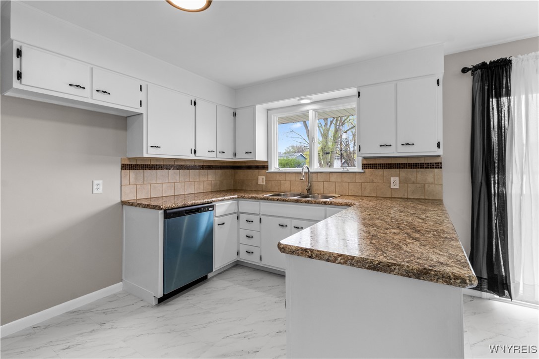 1454 North French Road Amherst, NY 14228 - Photo 12 of 48