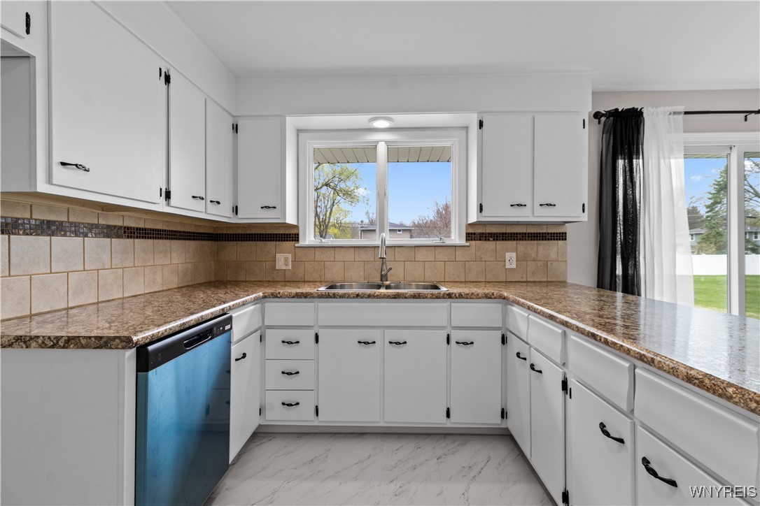 1454 North French Road Amherst, NY 14228 - Photo 13 of 48