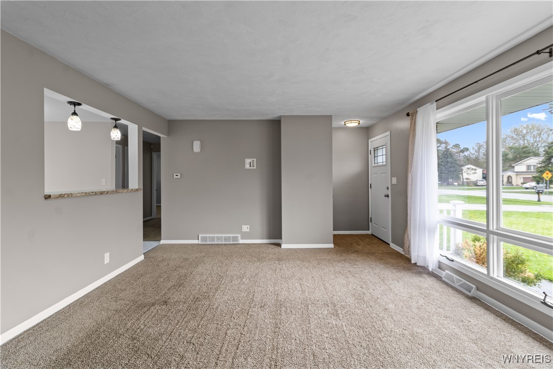 1454 North French Road Amherst, NY 14228 - Photo 4 of 48