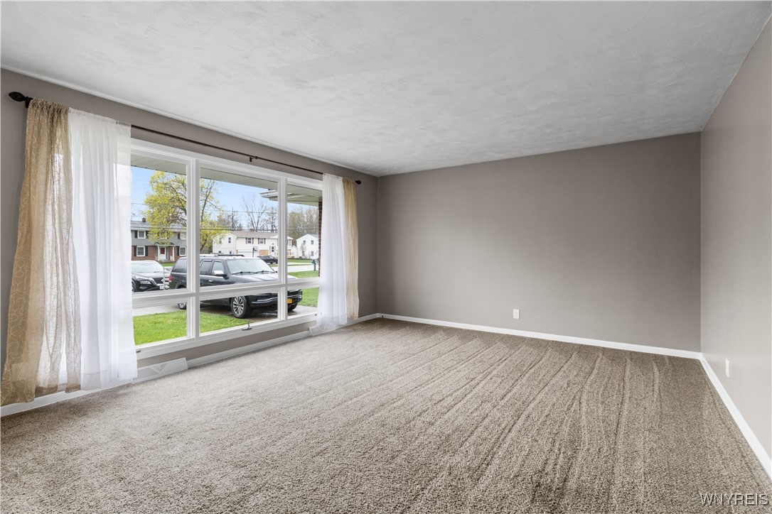 1454 North French Road Amherst, NY 14228 - Photo 5 of 48