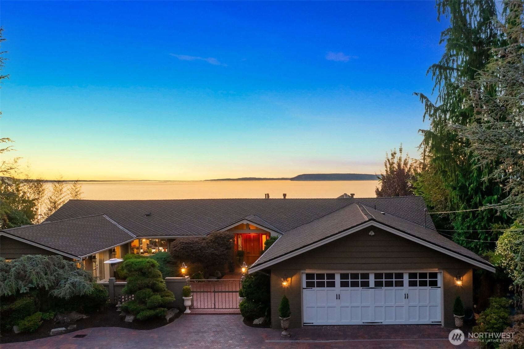 8723 Talbot Road Edmonds, WA 98026 - Photo 3 of 40