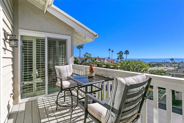 a view of balcony patio and deck