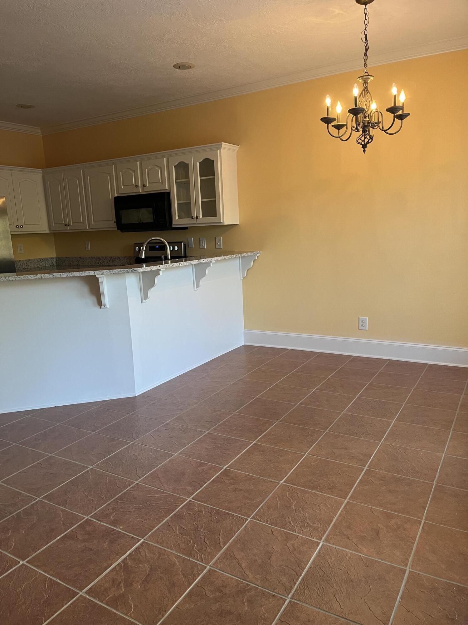 5385 Victoria Falls Grovetown, GA 30813 - Photo 14 of 29 Victoria Falls Dining Rm & Breakfast Bar