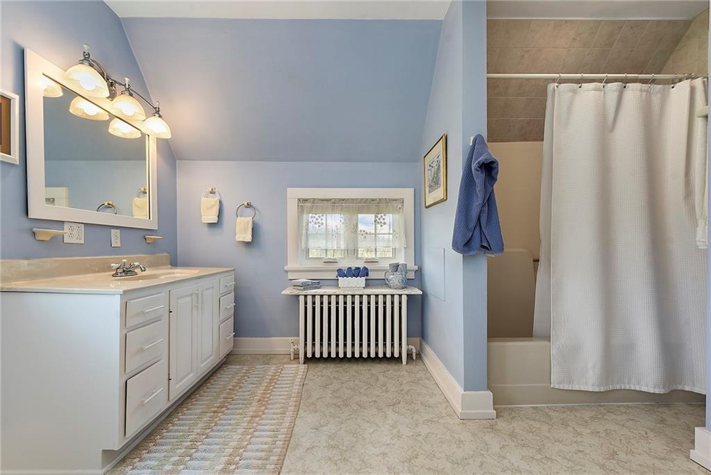 637 East McMurray Road Canonsburg, PA 15317 - Photo 31 of 50 Spacious full bath with classic finishes, large vanity, and plenty of room to comfortably serve the upstairs bedrooms.