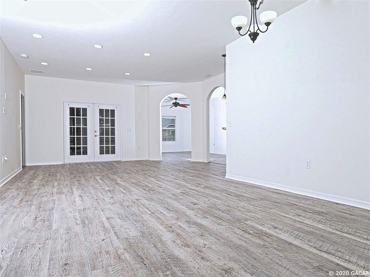 8992 Southwest 67th Place Gainesville, FL 32608 - Photo 5 of 24 Gallery Image 5
