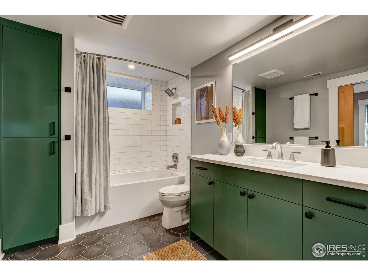 406 North Whitcomb Street Fort Collins, CO 80521 - Photo 26 of 33 a bathroom with a sink mirror toilet and bathtub