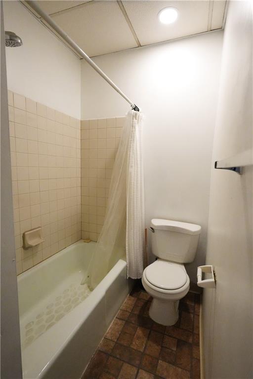 5259 Keystone Street Pittsburgh, PA 15201 - Photo 23 of 37 full bathroom on second floor