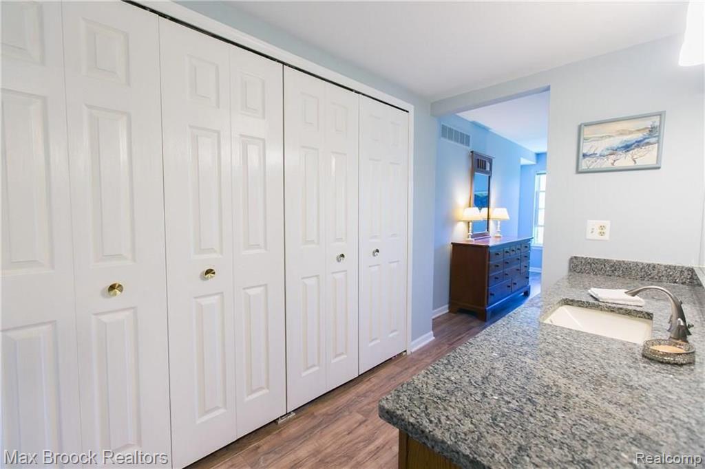 1655 Huntington Park Rochester Hills, MI 48309 - Photo 26 of 40