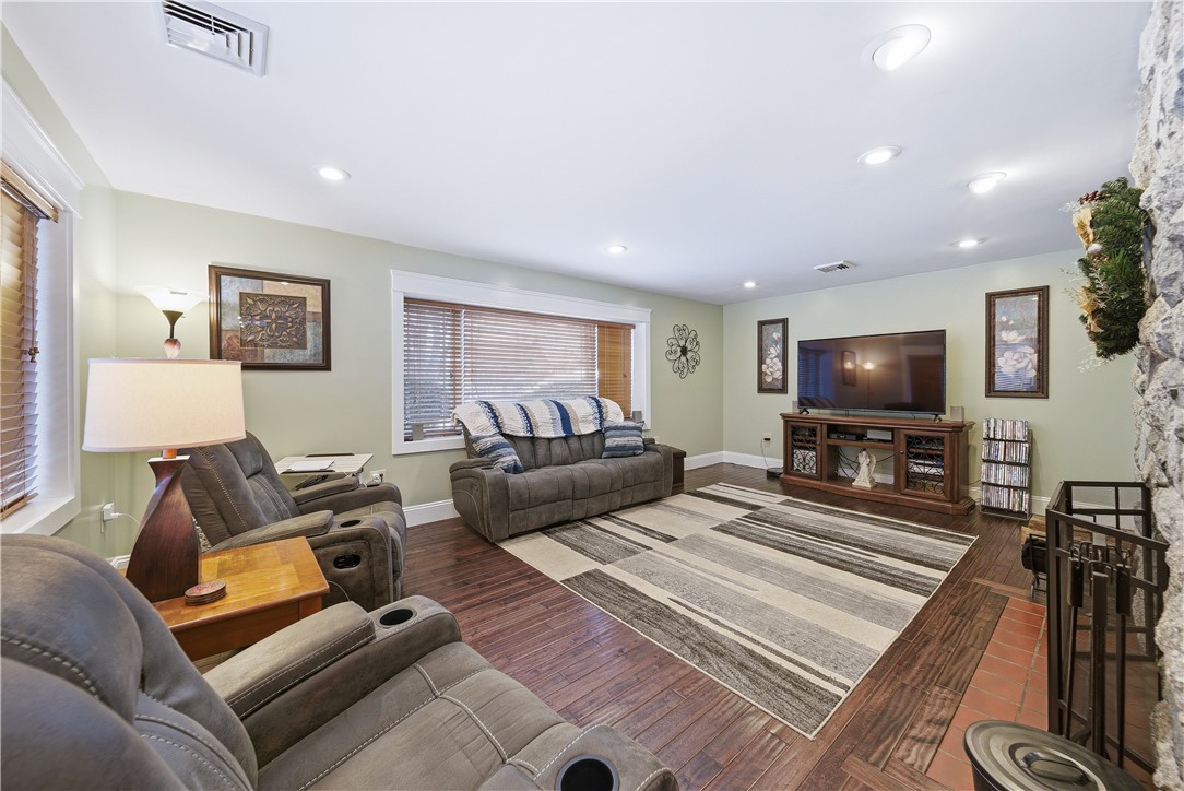 6 New Clark Road Cumberland, RI 02864 - Photo 5 of 46