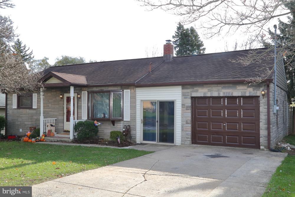 16 Gateway Road York, PA 17403 - Photo 1 of 20 Gallery Image 1