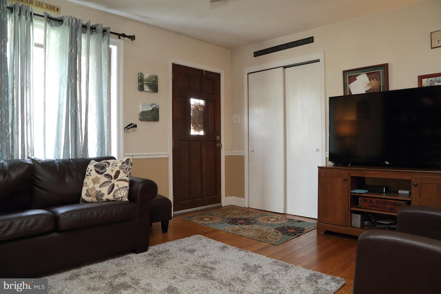 16 Gateway Road York, PA 17403 - Photo 2 of 20 Gallery Image 2