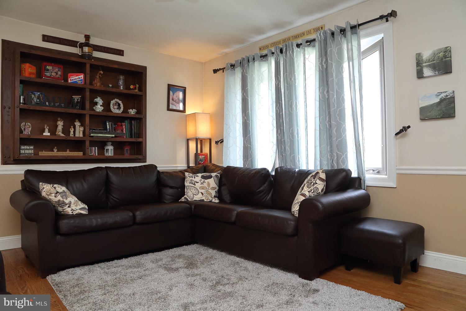 16 Gateway Road York, PA 17403 - Photo 3 of 20 Gallery Image 3