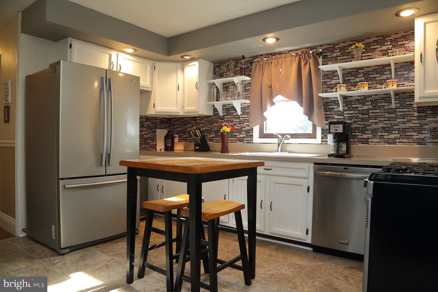 16 Gateway Road York, PA 17403 - Photo 6 of 20 Gallery Image 6