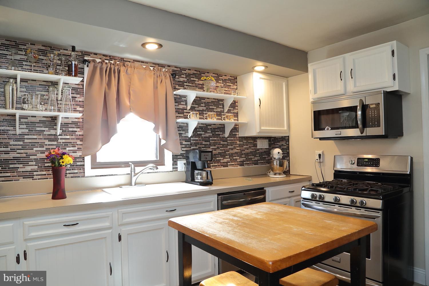 16 Gateway Road York, PA 17403 - Photo 9 of 20 Gallery Image 9