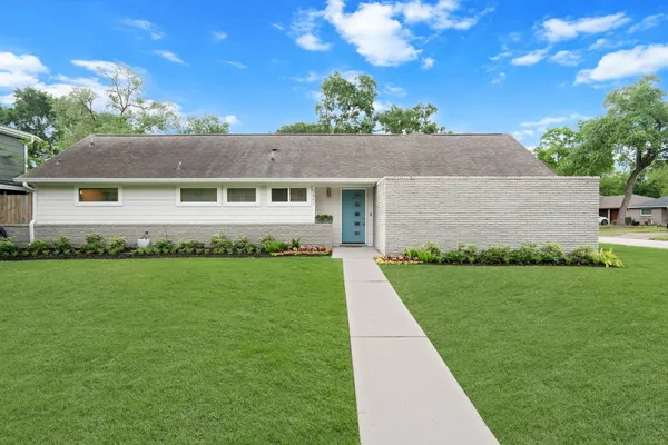$492,500 | 5451 Stillbrooke Drive, Houston, TX 77096