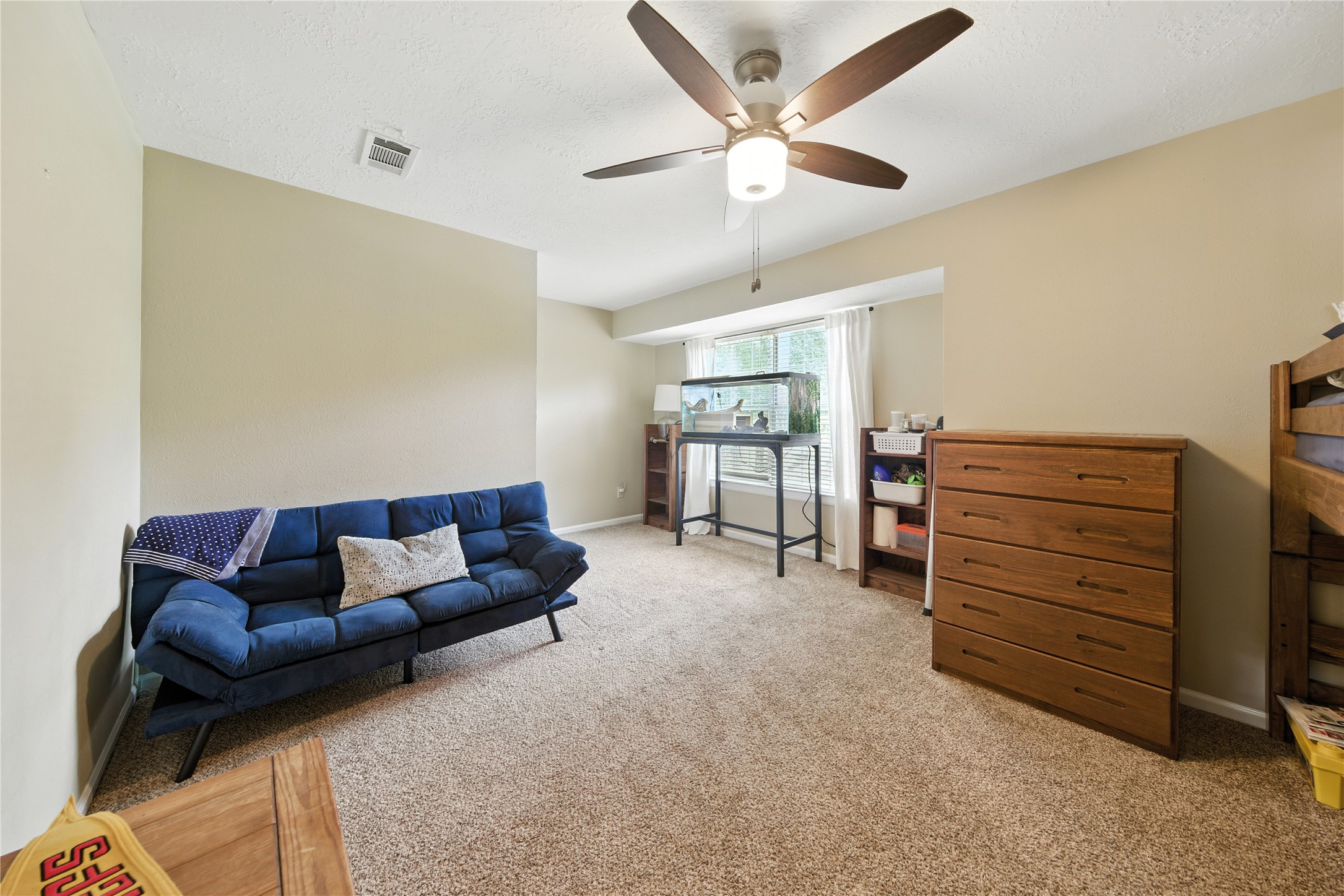 115 Regency Way Conroe, TX 77304 - Photo 23 of 32 a living room with furniture and a ceiling fan