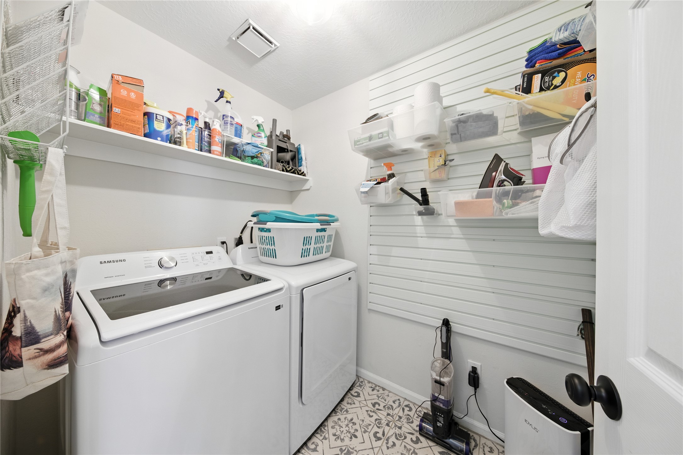 115 Regency Way Conroe, TX 77304 - Photo 28 of 32 a utility room with dryer and washer