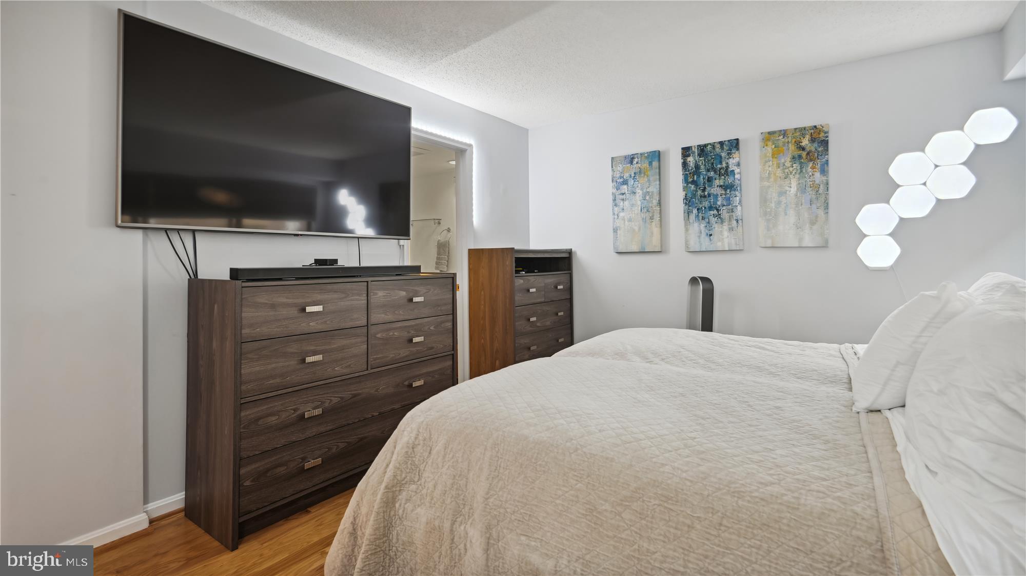 1301 North Courthouse Road, Unit 607 Arlington, VA 22201 - Photo 11 of 35 Ensuite Bathroom