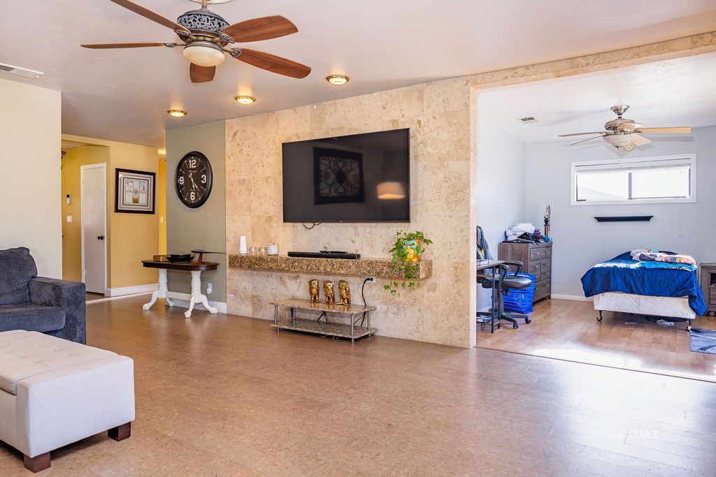 520 East California Avenue Ridgecrest, CA 93555 - Photo 8 of 31 Gallery Image 8