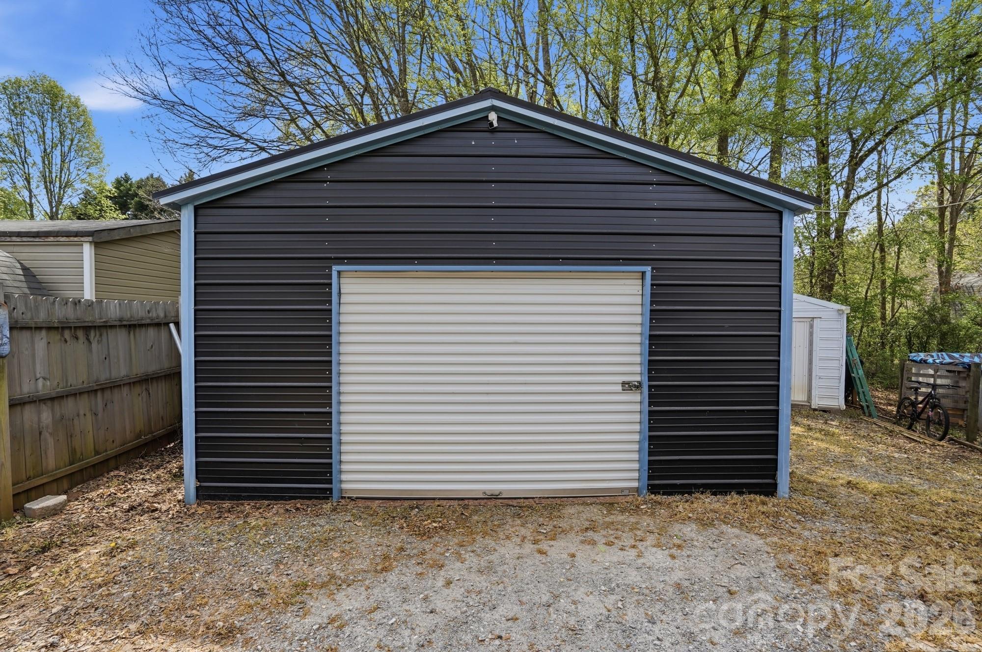 605 Ridgewood Court Mount Holly, NC 28120 - Photo 26 of 32 a backyard of a house