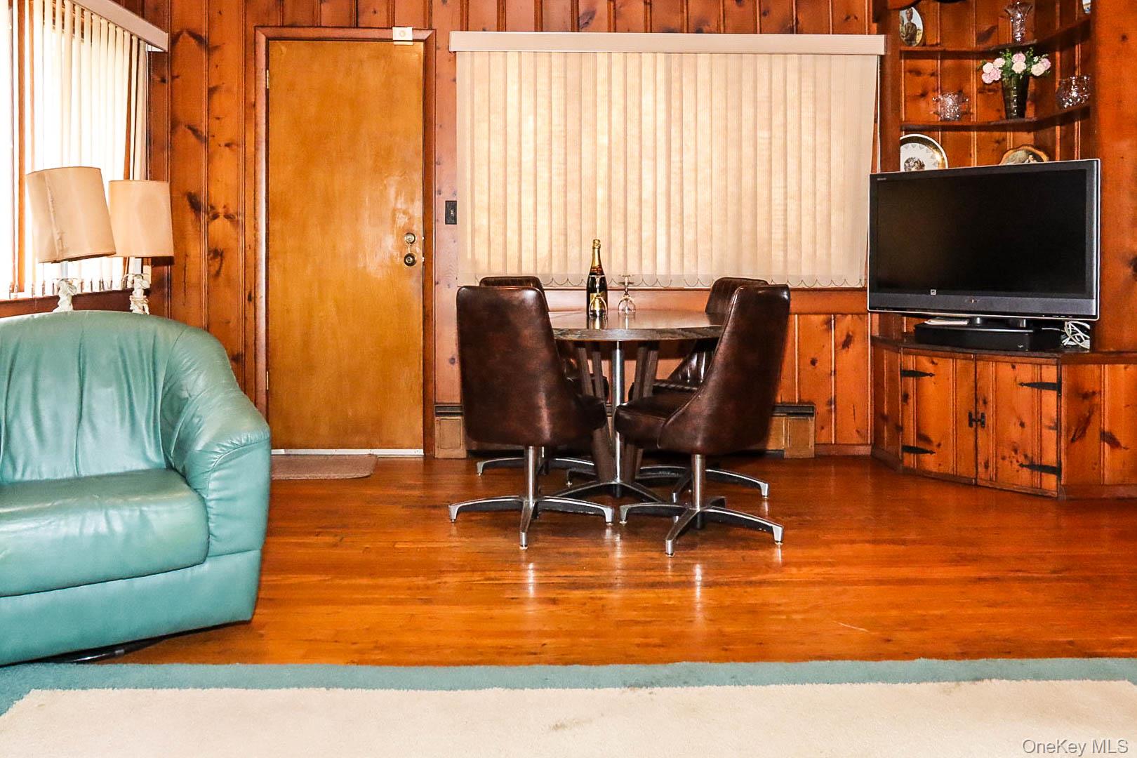 32 Sycamore Road Valley Stream, NY 11581 - Photo 11 of 14