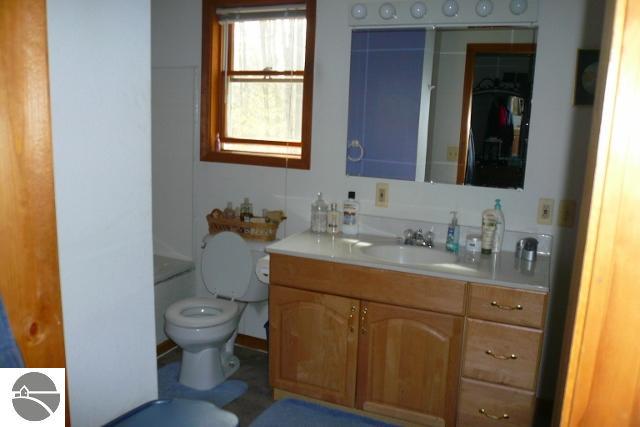 8804 Mockerman Road Southeast Fife Lake, MI 49633 - Photo 16 of 25 1735216-15.JPG
