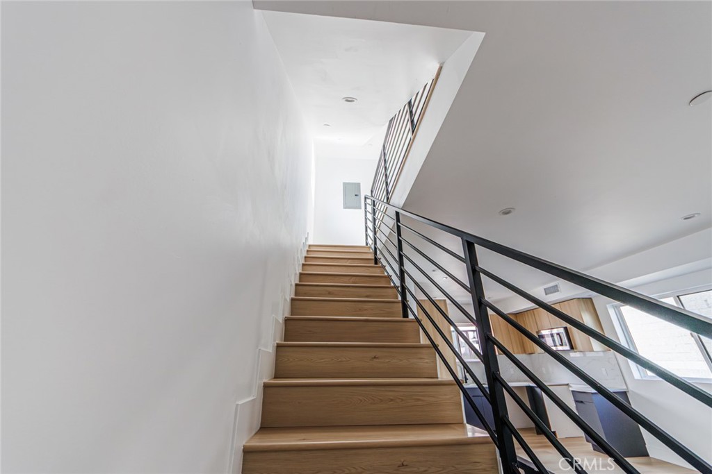 13461 Beach Avenue, Unit 1/2 Marina del Rey, CA 90292 - Photo 16 of 33 a view of entryway
