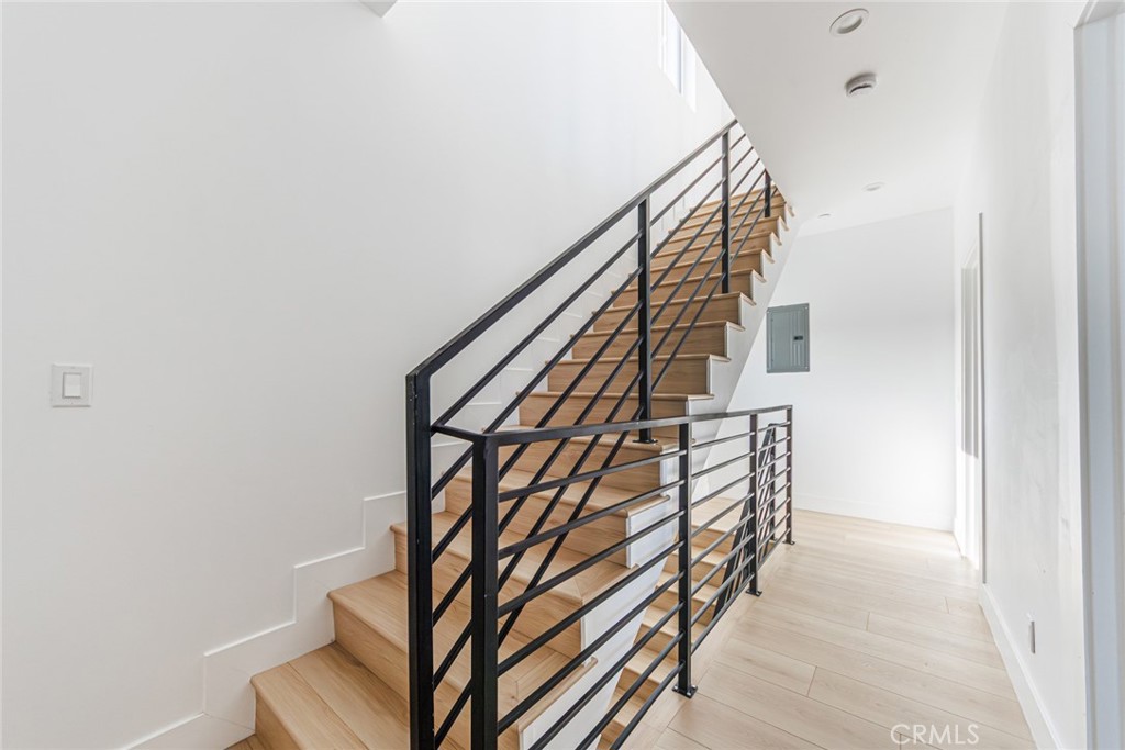 13461 Beach Avenue, Unit 1/2 Marina del Rey, CA 90292 - Photo 17 of 33 a view of entryway