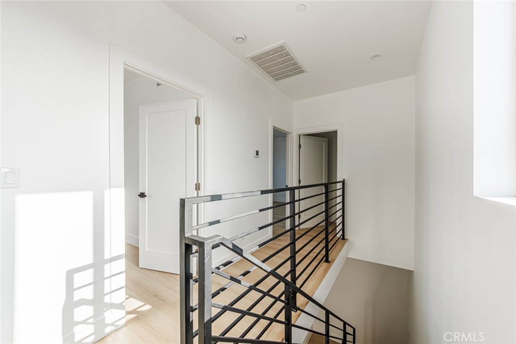 13461 Beach Avenue, Unit 1/2 Marina del Rey, CA 90292 - Photo 26 of 33 a view of entryway