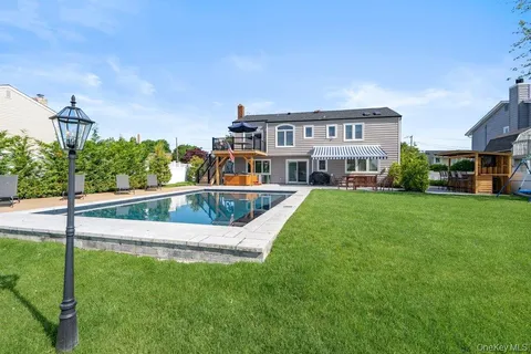 $1,199,999 | 159 Driftwood Drive, West Islip, NY 11795