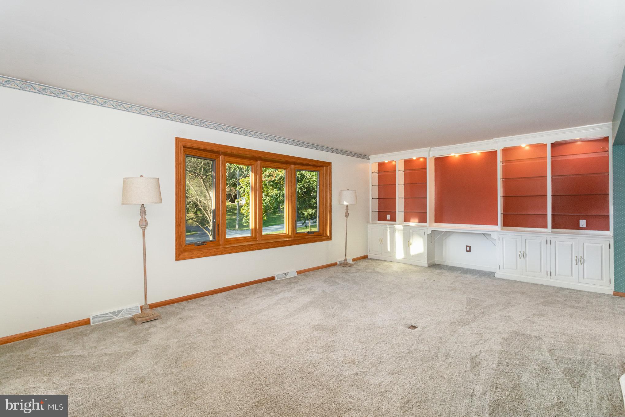 4306 Meadowcrest Road Harrisburg, PA 17112 - Photo 5 of 26 Gallery Image 5
