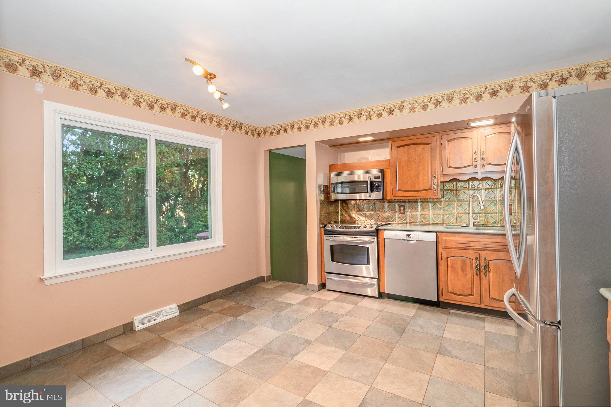 4306 Meadowcrest Road Harrisburg, PA 17112 - Photo 8 of 26 Gallery Image 8
