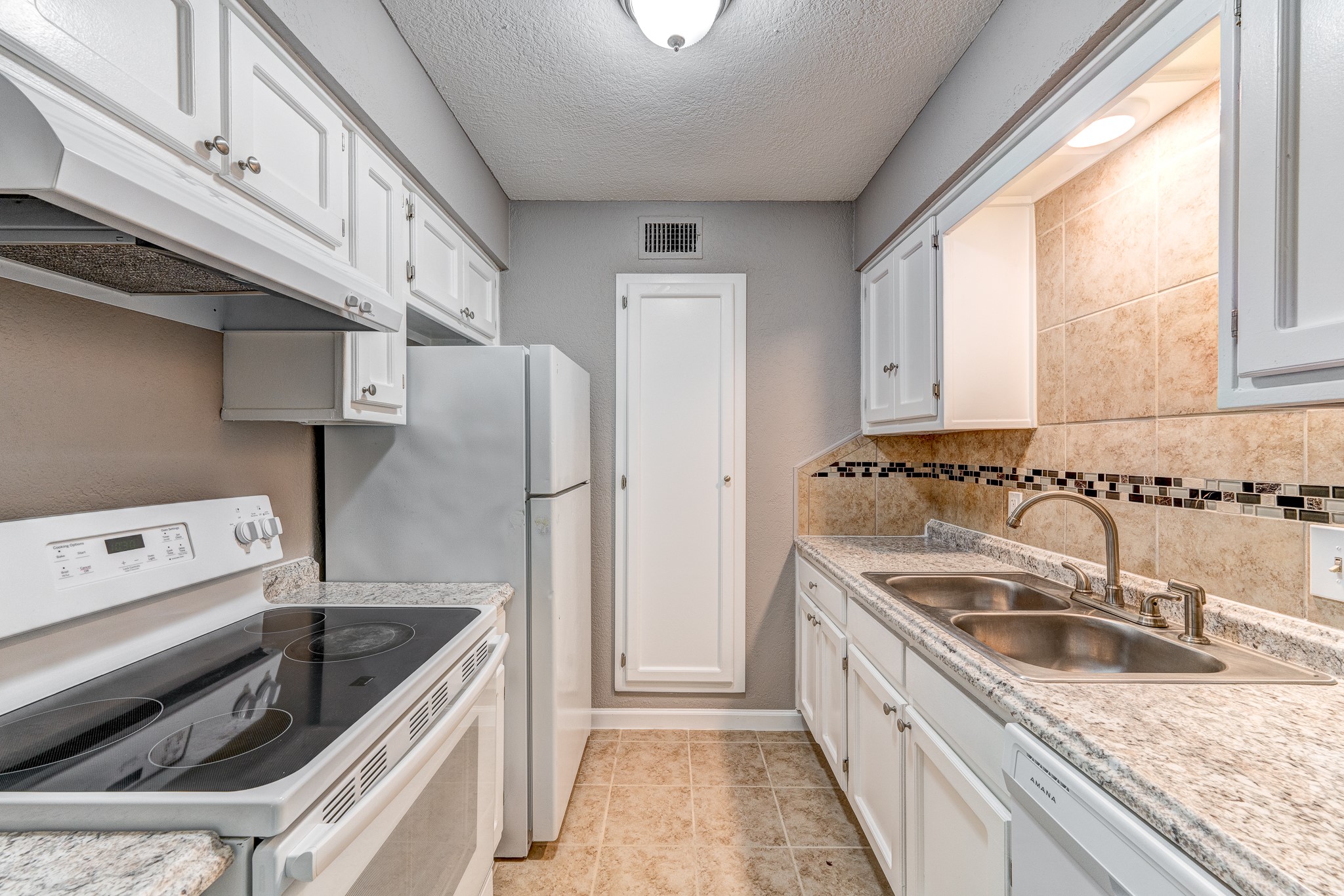 523 Spring Drive, Unit 4 Pasadena, TX 77504 - Photo 9 of 18 Updated kitchen with recent appliances.