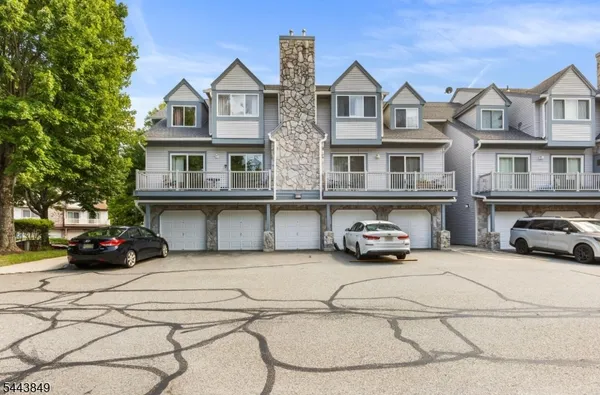 $385,000 | 5 Garden Court, Succasunna, NJ 07876