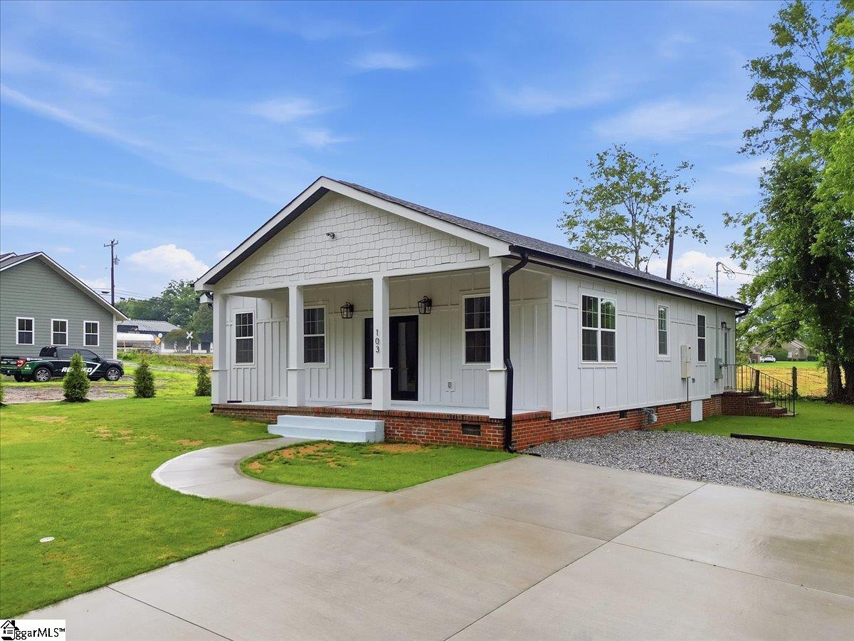 103 Perry Avenue Simpsonville, SC 29681 - Photo 2 of 32
