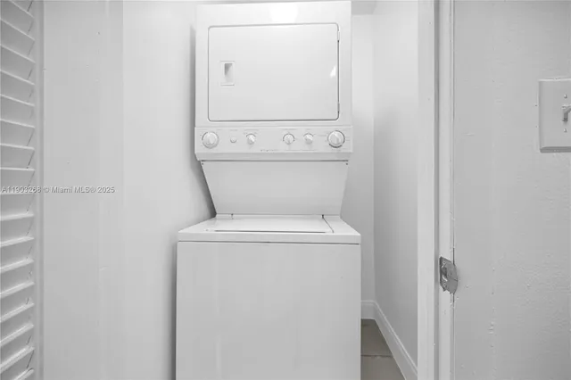 a close up view of a washer and dryer