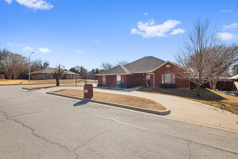 $424,000 | 1701 Oakmeadow Drive, Decatur, TX 76234