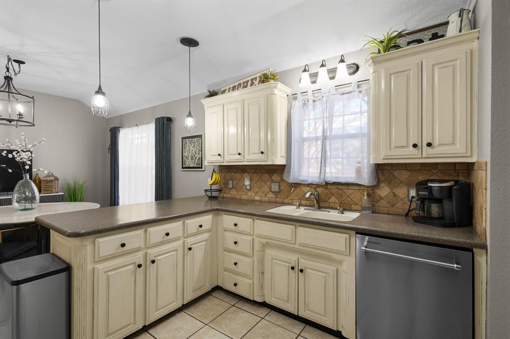 1701 Oakmeadow Drive Decatur, TX 76234 - Photo 6 of 40