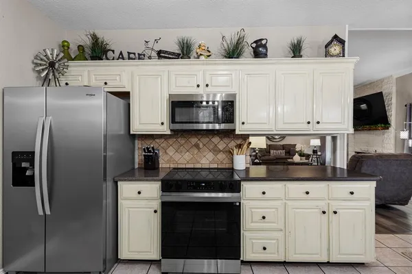 $415,000 | 1701 Oakmeadow Drive, Decatur, TX 76234