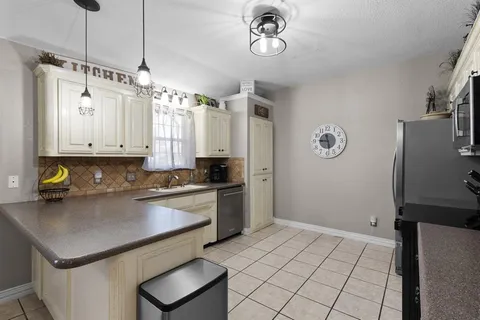 $424,000 | 1701 Oakmeadow Drive, Decatur, TX 76234