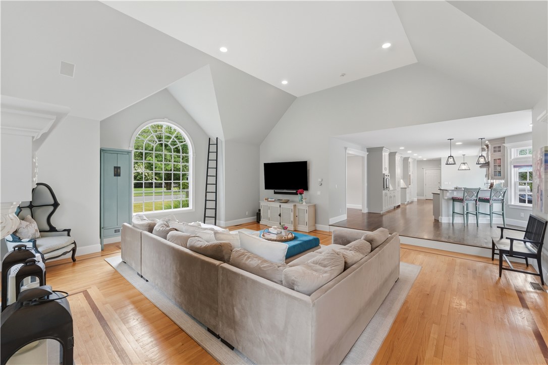 198 Poppasquash Road Bristol, RI 02809 - Photo 27 of 48