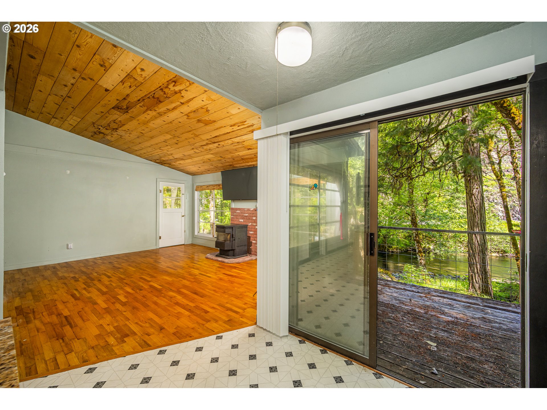 49091 Salt Creek Road Oakridge, OR 97463 - Photo 12 of 16 a view of an front door