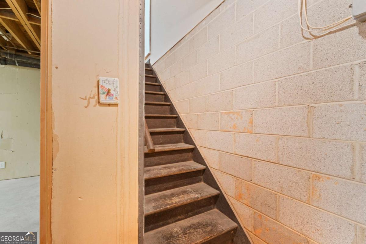 865 Old Tucker Road Stone Mountain, GA 30087 - Photo 33 of 57 a view of entryway with wooden floor