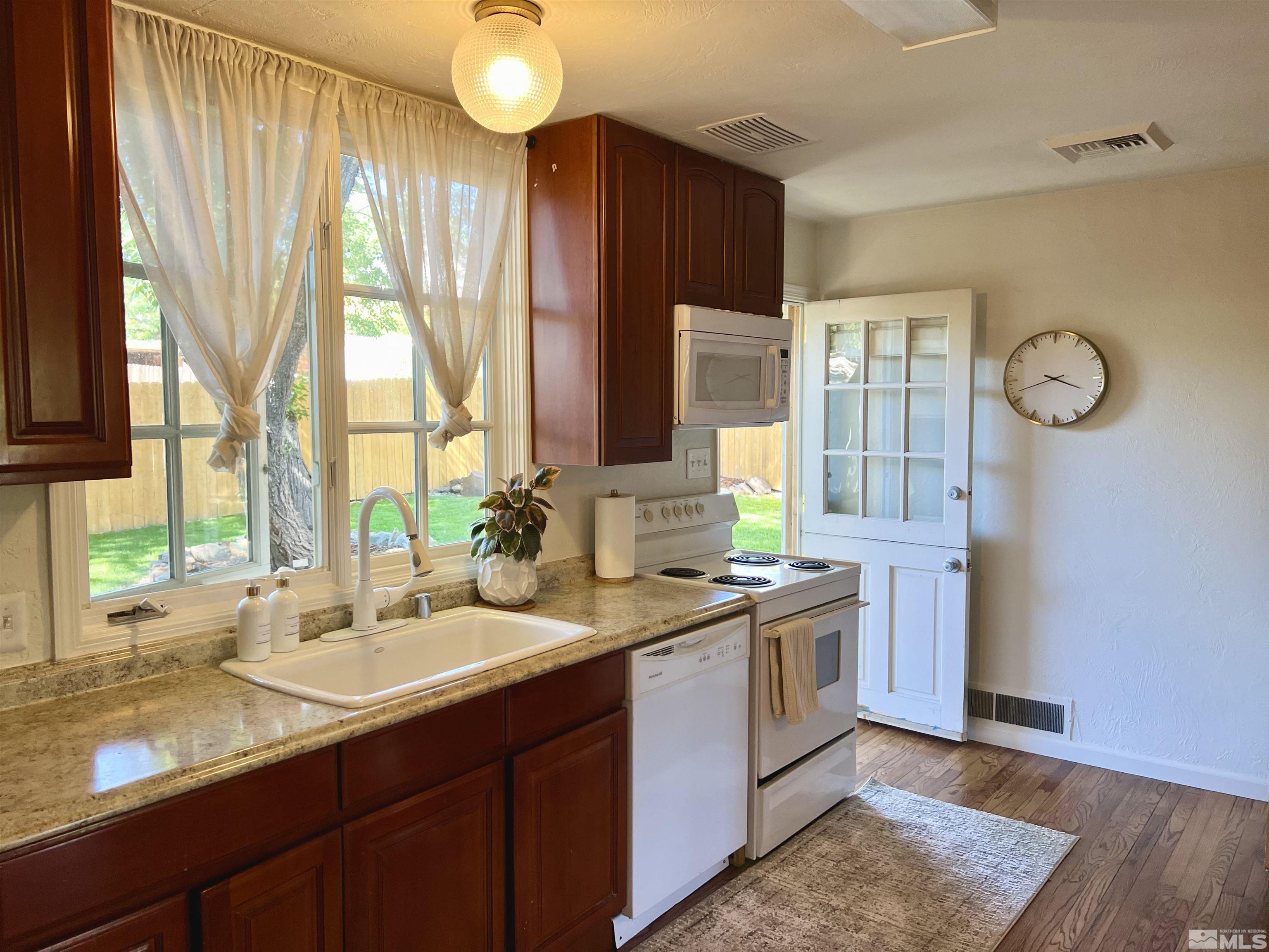 55 Hastings Drive Reno, NV 89503 - Photo 6 of 17 Photo 6
