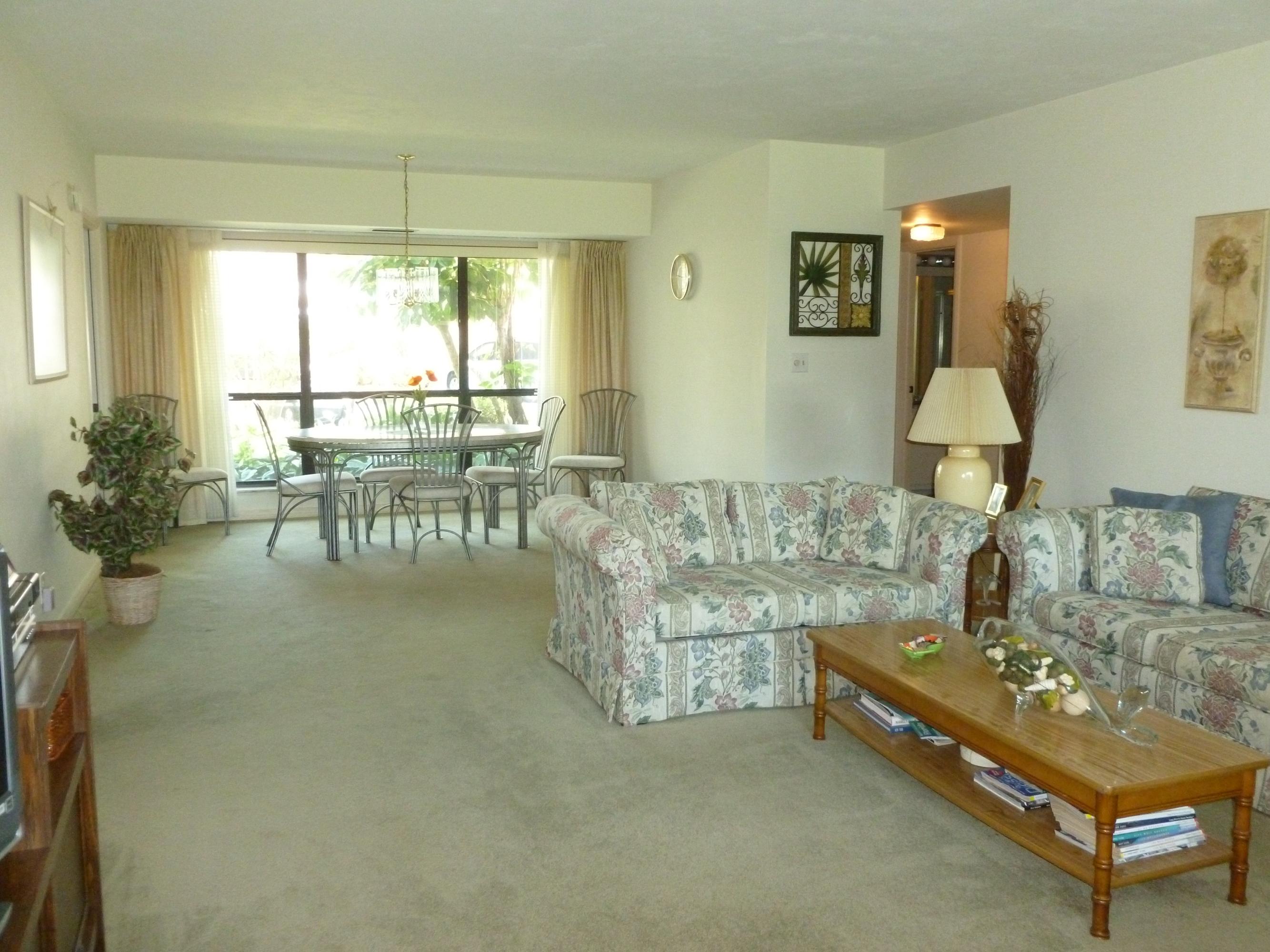 6 Concourse Drive, Unit 6B Jupiter, FL 33469 - Photo 5 of 28 LIVING ROOM/DINING AREA