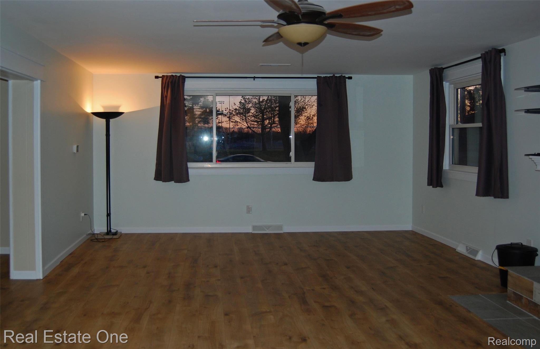 12975 15 Mile Road Sterling Heights, MI 48312 - Photo 9 of 26 Living Room.jpg