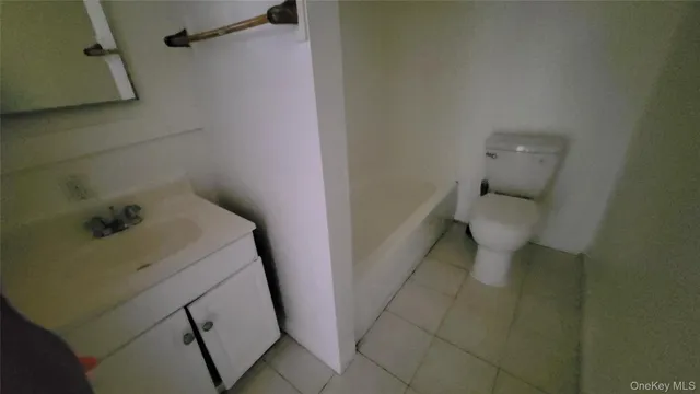 $2,000 | 67 Academy Street, Unit 3, Poughkeepsie, NY 12601